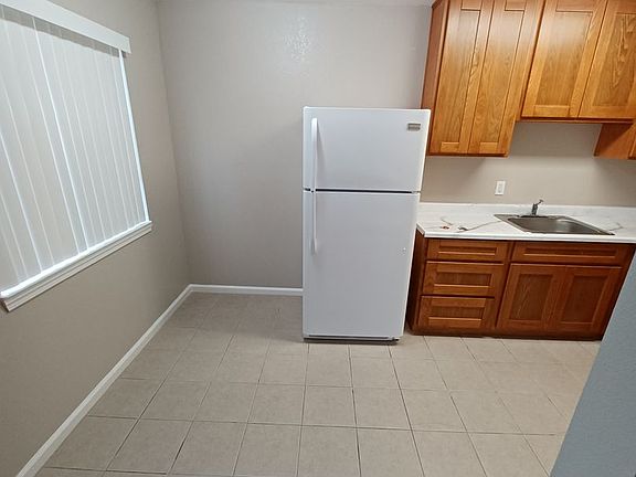 5th image of 2545 28th St APT 5