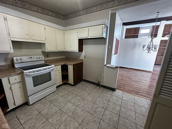 2nd image of 1623 Sherwood Dr