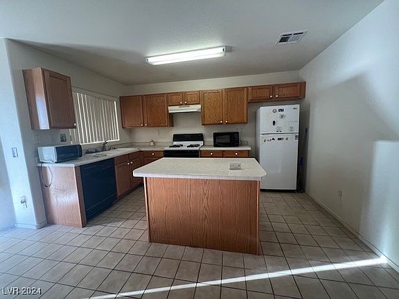 3rd image of 2585 Rosy Sunrise St