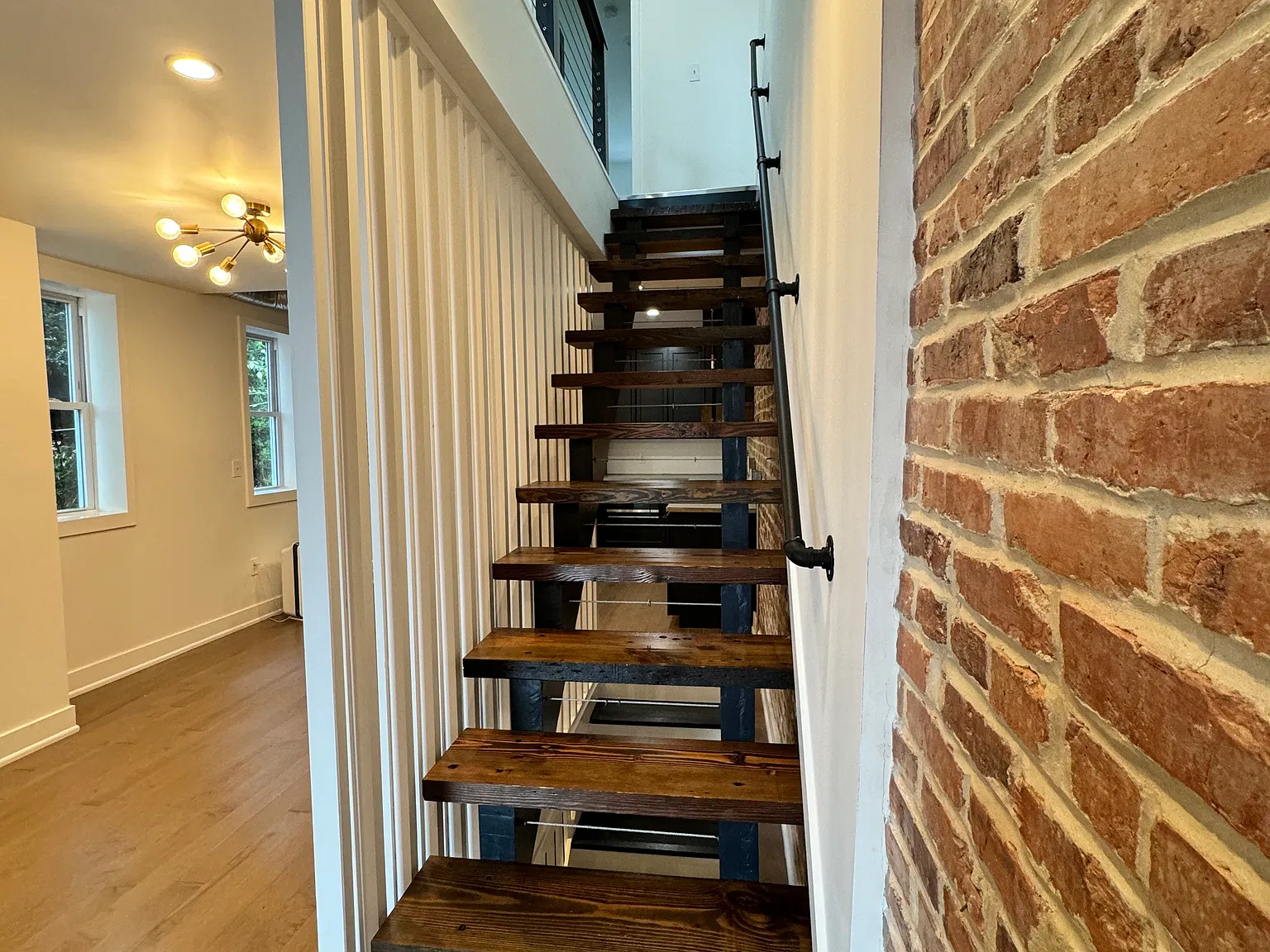 330 W Lorraine Ave — Photo 3