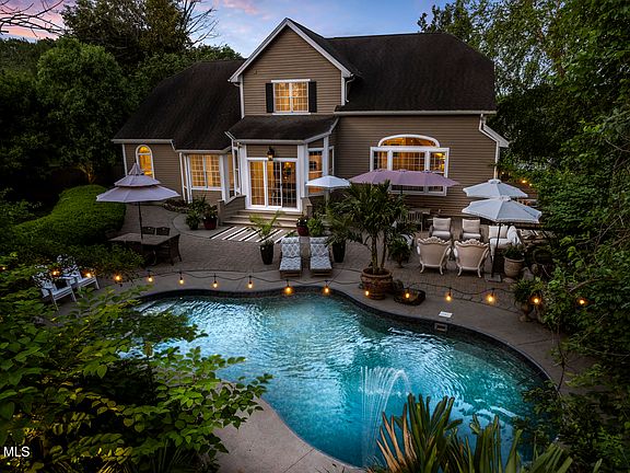 3rd image of 73 Masters Common South