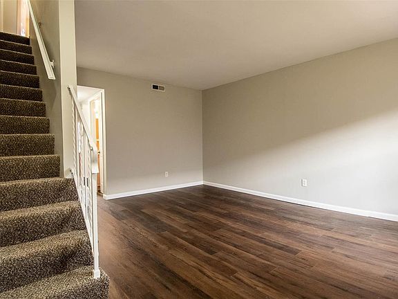 3rd image of 4224 Eiffel Dr