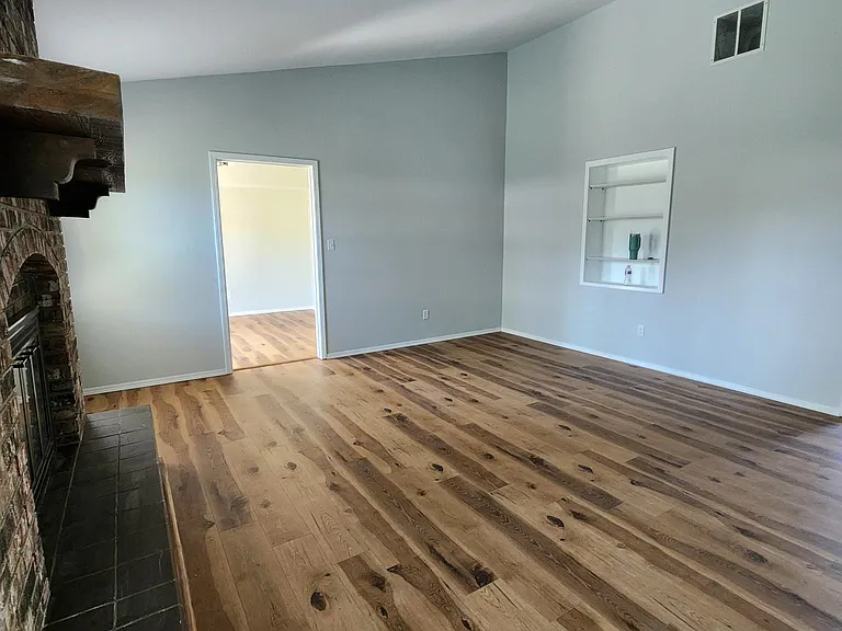 1106 W Wayland St — Photo 8