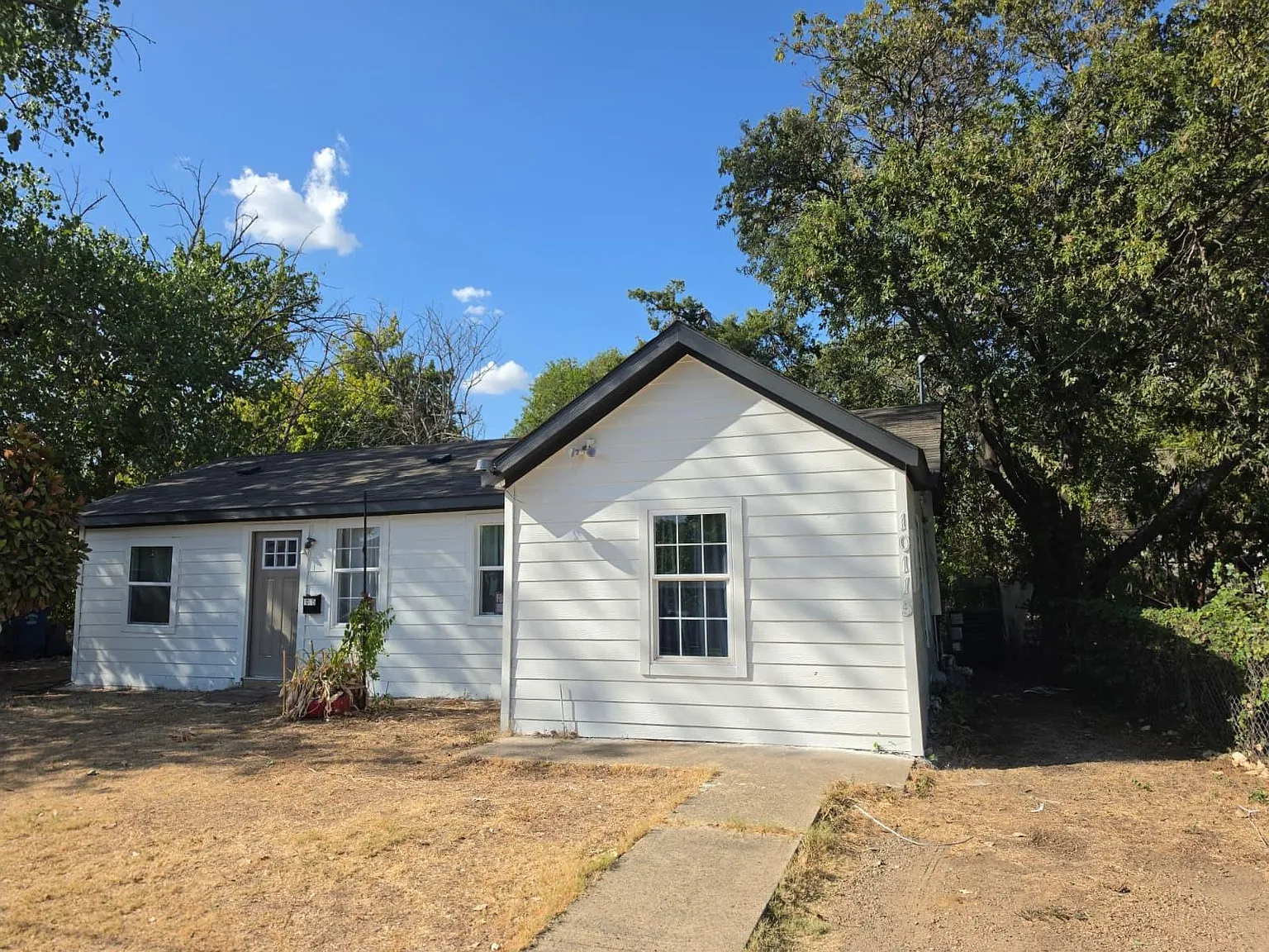 3 bed, 1.0 bath, $1,650 — Photo 2