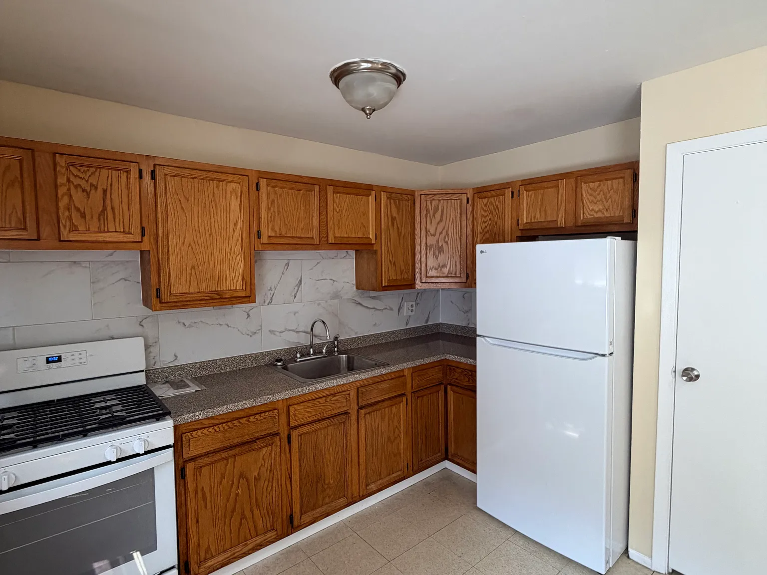 2 bed, $1,700 — Photo 4