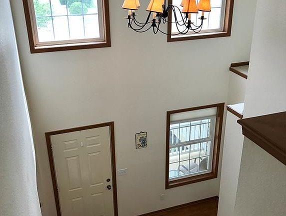 3rd image of 2443 McKinley Dr