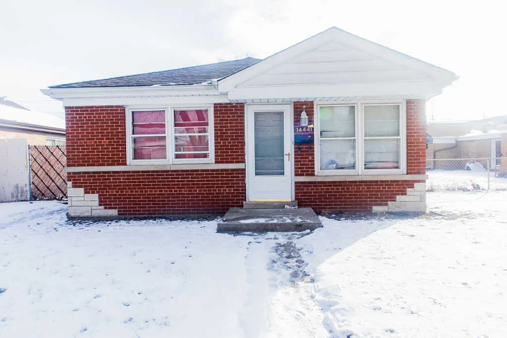 14441 S Hoxie Ave photo 1