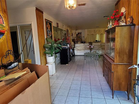5th image of 420 East Dr