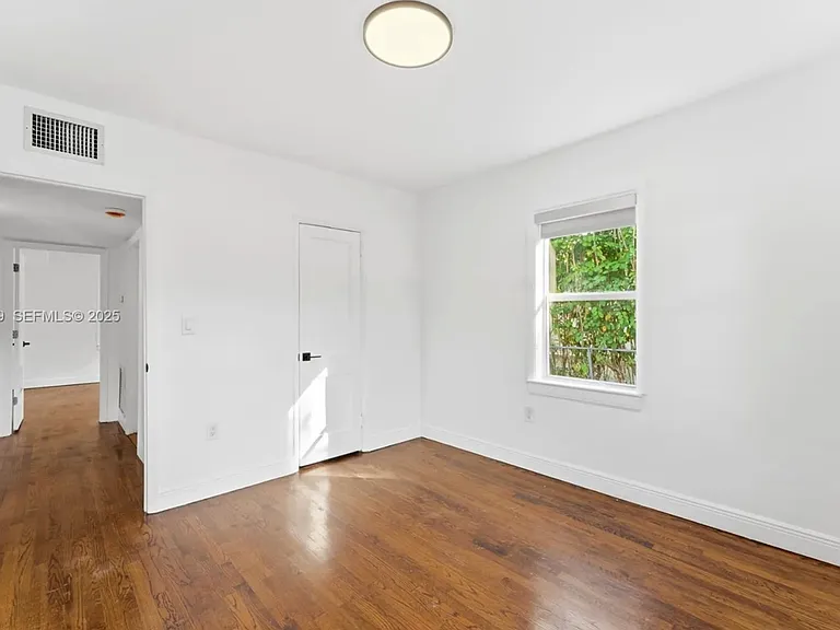 559 NE 68th St #559 — Photo 11