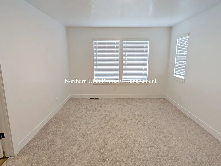 104 W 925 N — Photo 6