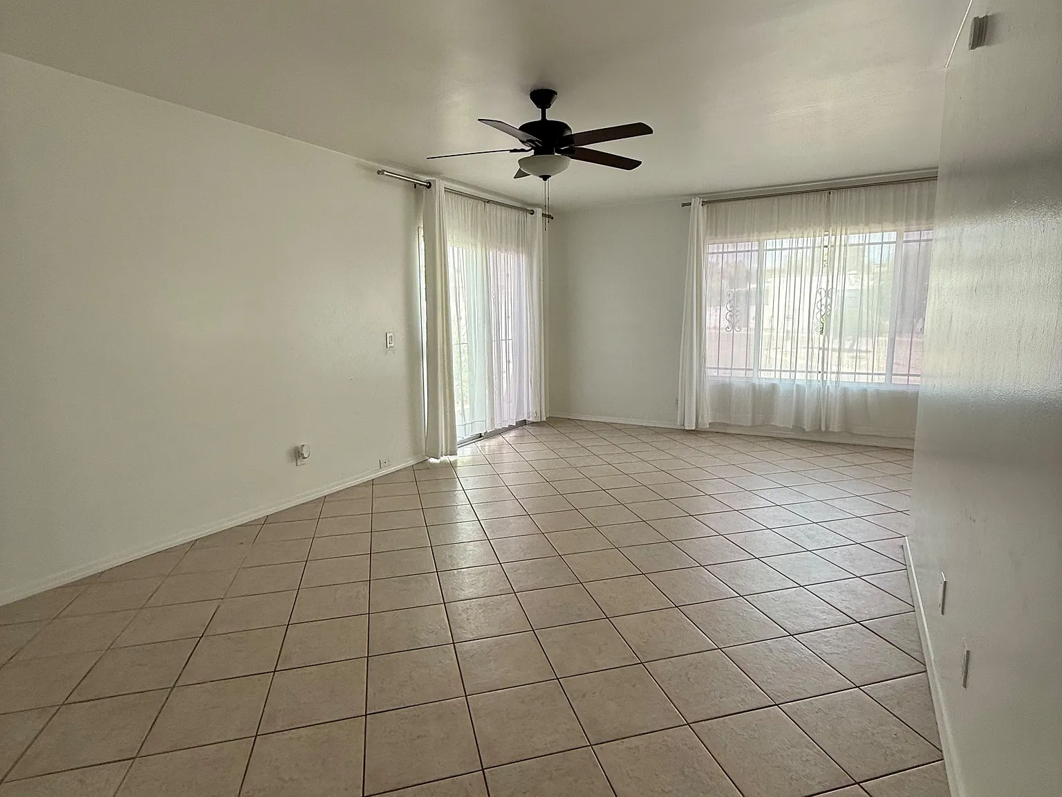 600 E River Rd — Photo 1