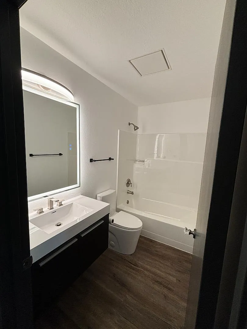 701 N Rouse Ave - Unit 4 — Photo 1