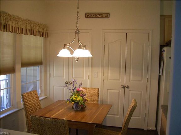 3rd image of 121 Grant Ct