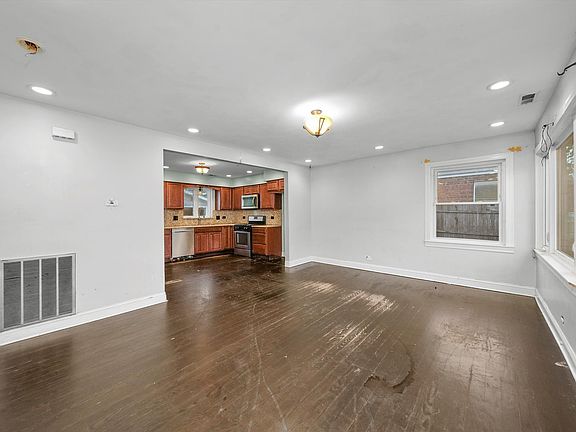 5th image of 2050 Scott St