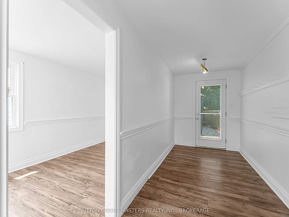 3rd image of 1062 Montreal St