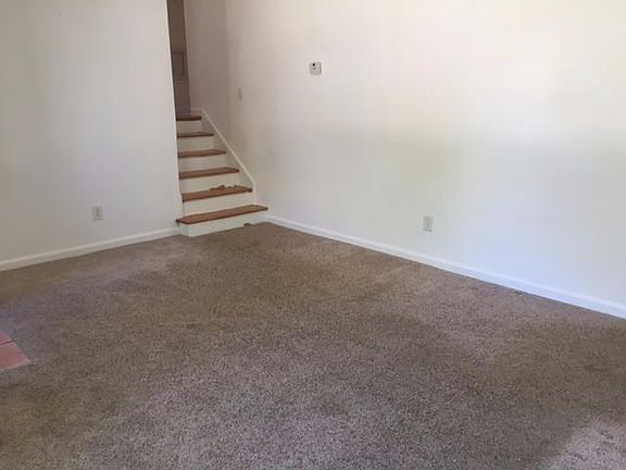 4th image of 963 Stratford Pl