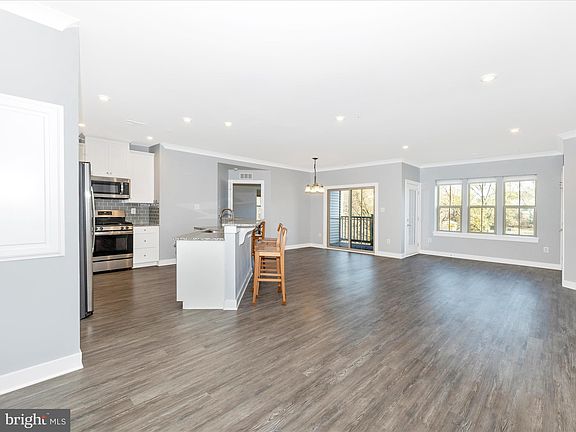 5th image of 5733 Meadowood St #102