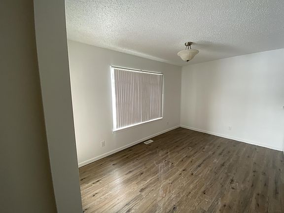 4th image of 922 Kara Dr