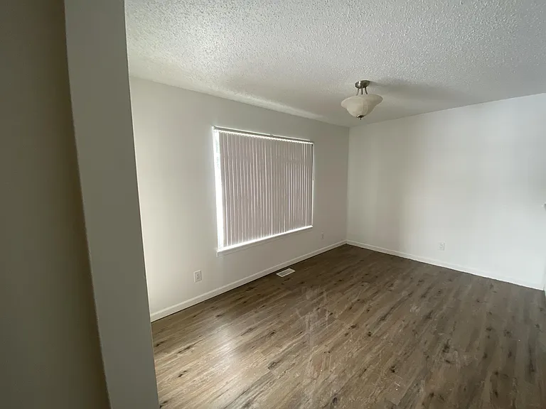 922 Kara Dr — Photo 4