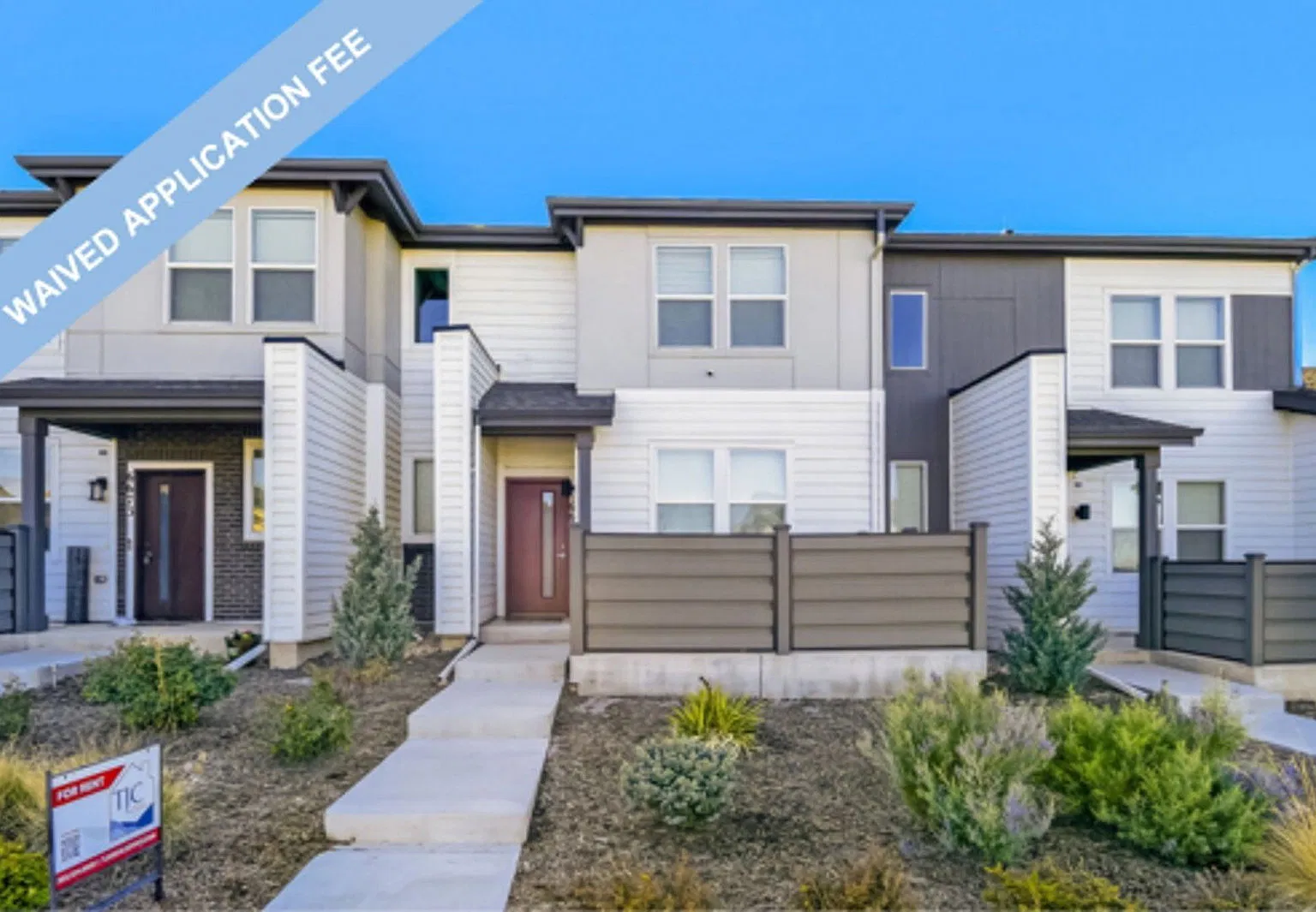 3 bed, 3.0 bath, 1644 sqft, $2,995 — Photo 1