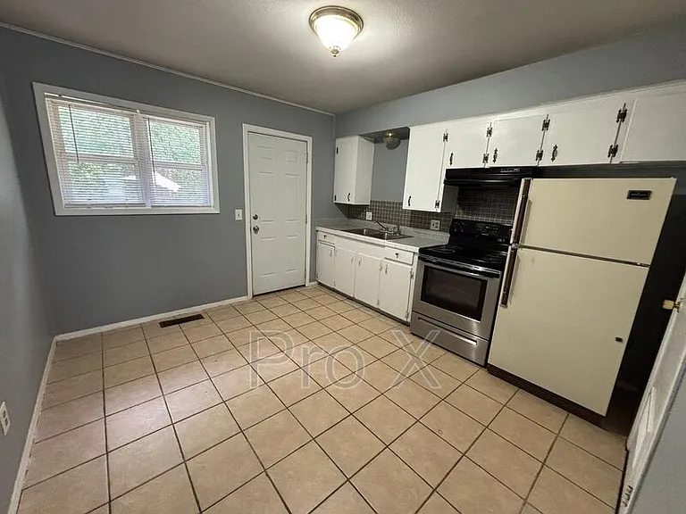 8831 Country Club Rd — Photo 5