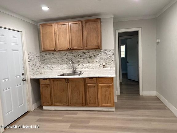 4th image of 467 Boling St