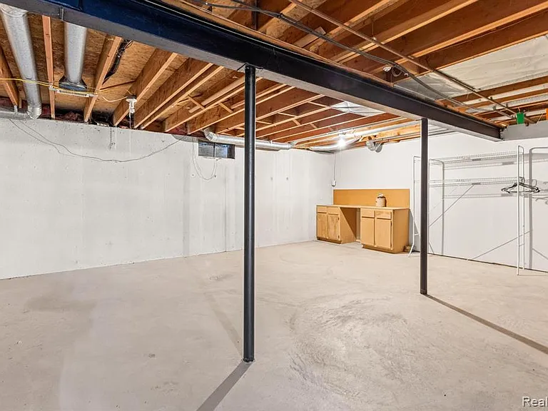 644 Ashley Cir — Photo 20