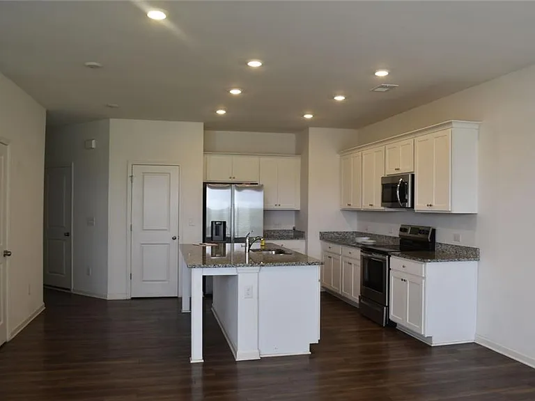190 Mission Blvd — Photo 6