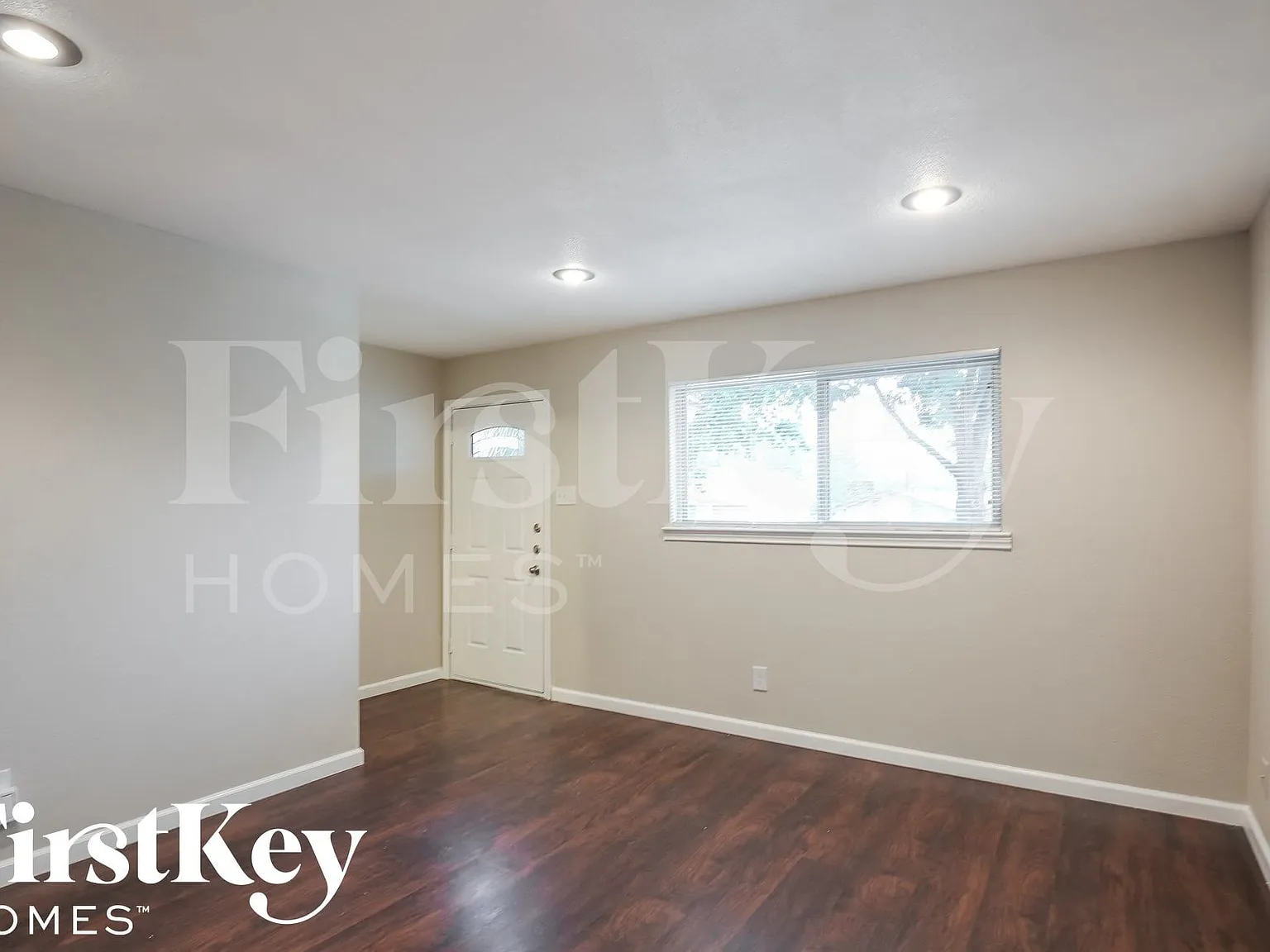 3 bed, 2.0 bath, 1274 sqft, $2,040 — Photo 3