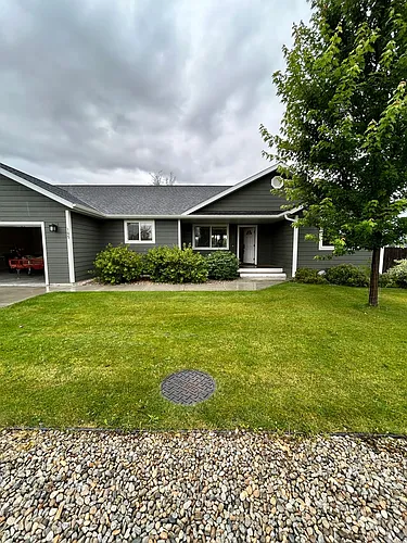 105 Centurion St Photo 1