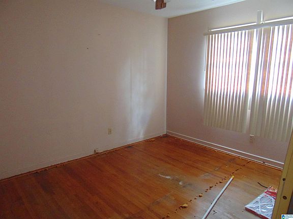 5th image of 1532 Maple Ave SW