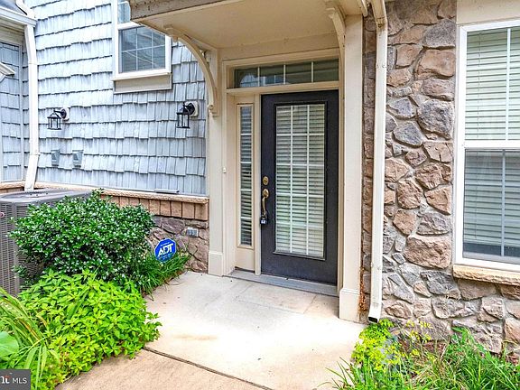 5th image of 13960 Greendale Dr #15