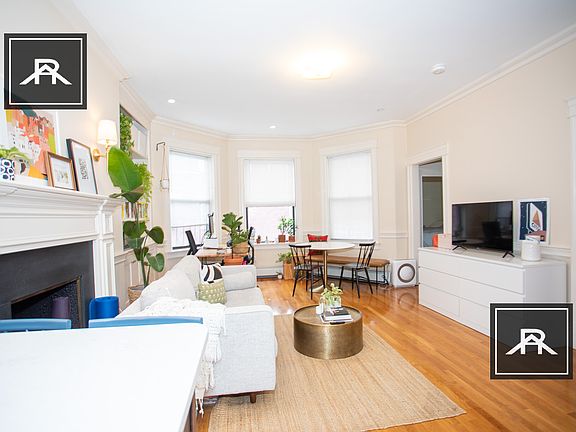 3rd image of 873 Beacon St Suite 5