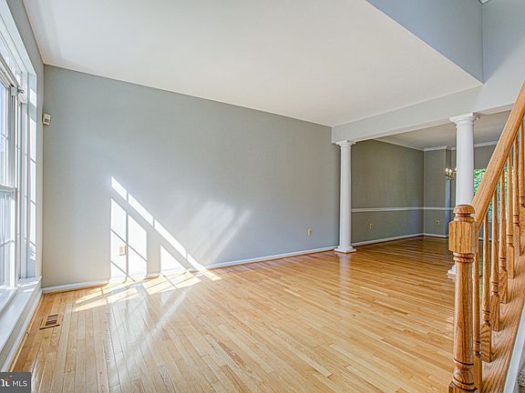 3rd image of 6118 Oaklawn Ln