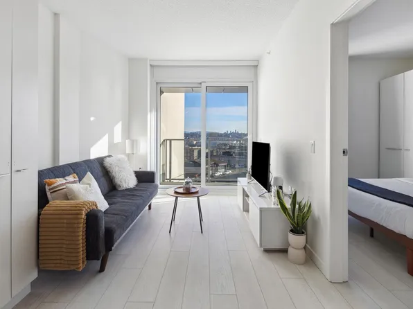 180 E 2nd Ave #611, Vancouver, BC V5T 0K4
