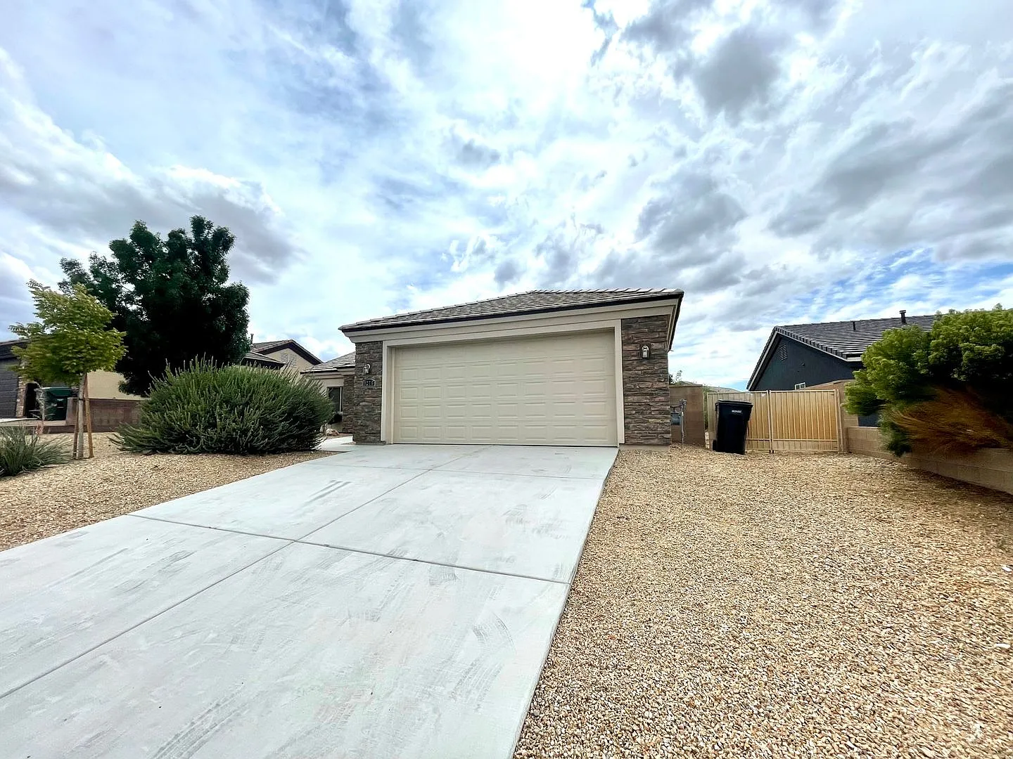 Beautiful 3 Bedroom Home In Hualapai Shadows! *Home Is Currently Occupied, Please Do Not Disturb ... — Photo 2
