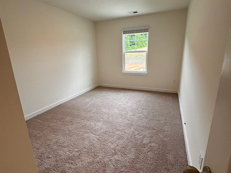 574 White Oak Ln — Photo 16