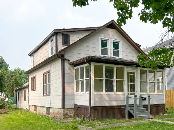 415 S 3rd St, Rochelle, IL 61068