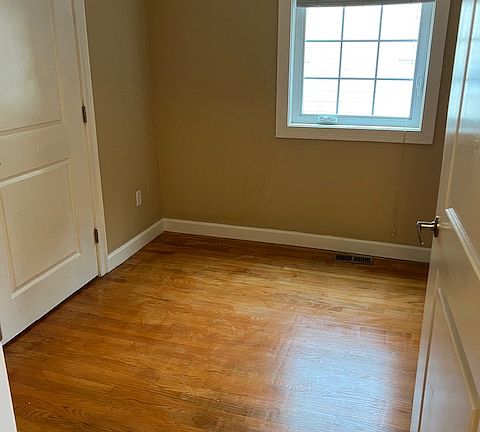 2nd image of 82 Harwood St #2