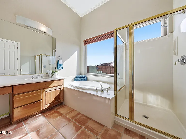2129 W Legends Way — Photo 36