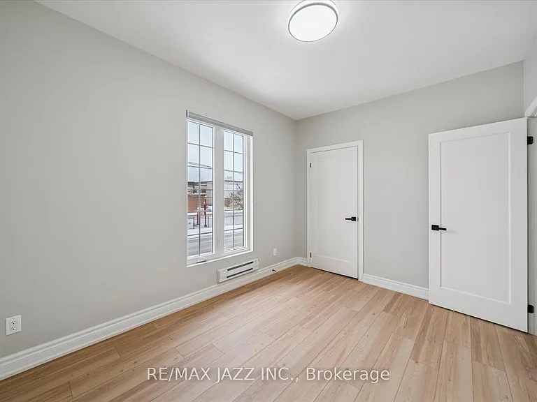 251 Simcoe St S #201 — Photo 11