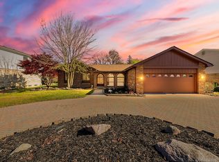 7329 Camelot Dr, West Bloomfield, MI 48322