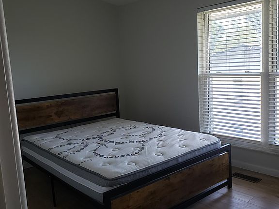 3rd image of 10427 Briarbend Dr