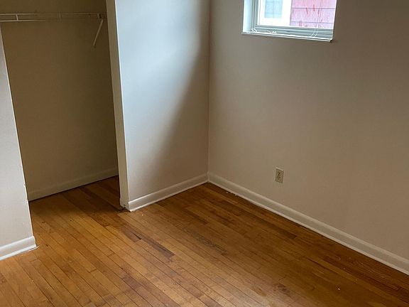 5th image of 121 Delong Ave #1