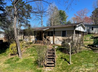 205 Lois Ln, Flat Rock, NC 28731