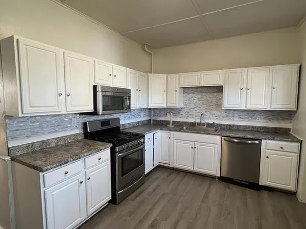 6 S Lake Ave, Troy, NY 12180