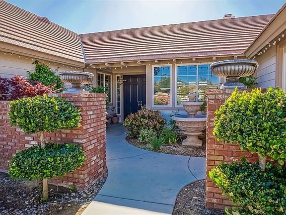2nd image of 34821 Sweetwater Dr