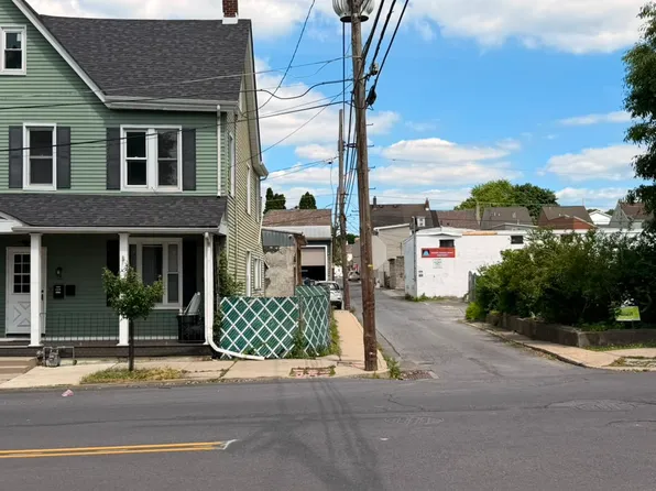28 S 10th St, Easton, PA 18042