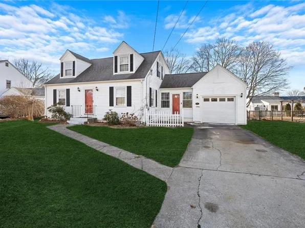 42 Knowles Dr, Warwick, RI 02888