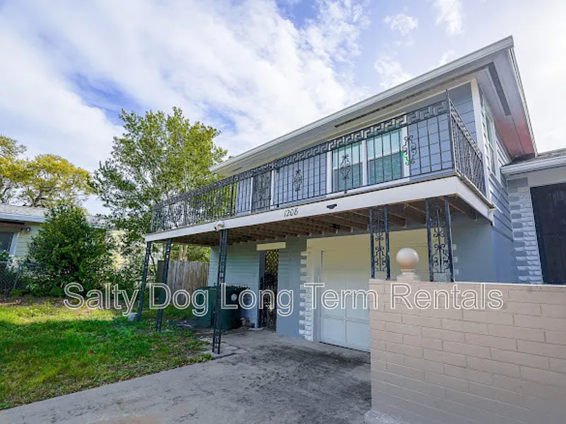 3 bed, 3.0 bath, 1812 sqft, $2,800 — Photo 2